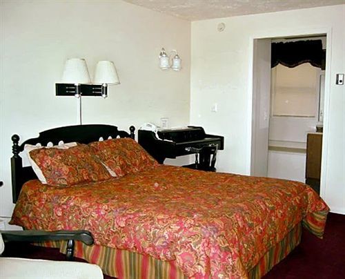 Continental Inn Cheboygan Zewnętrze zdjęcie