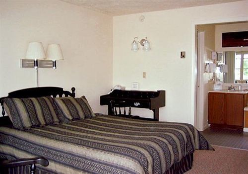 Continental Inn Cheboygan Zewnętrze zdjęcie