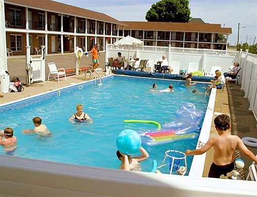 Continental Inn Cheboygan Zewnętrze zdjęcie
