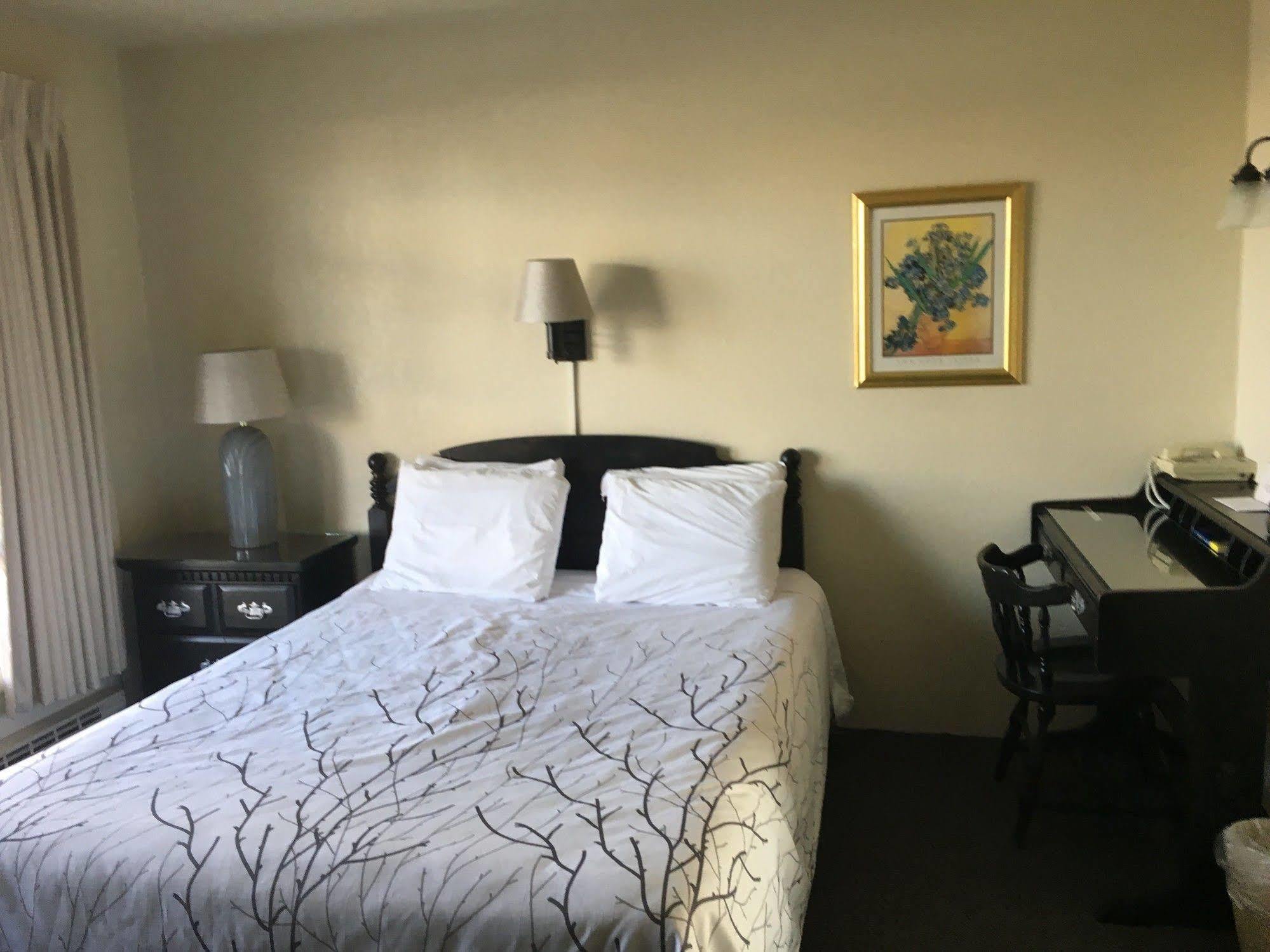 Continental Inn Cheboygan Zewnętrze zdjęcie