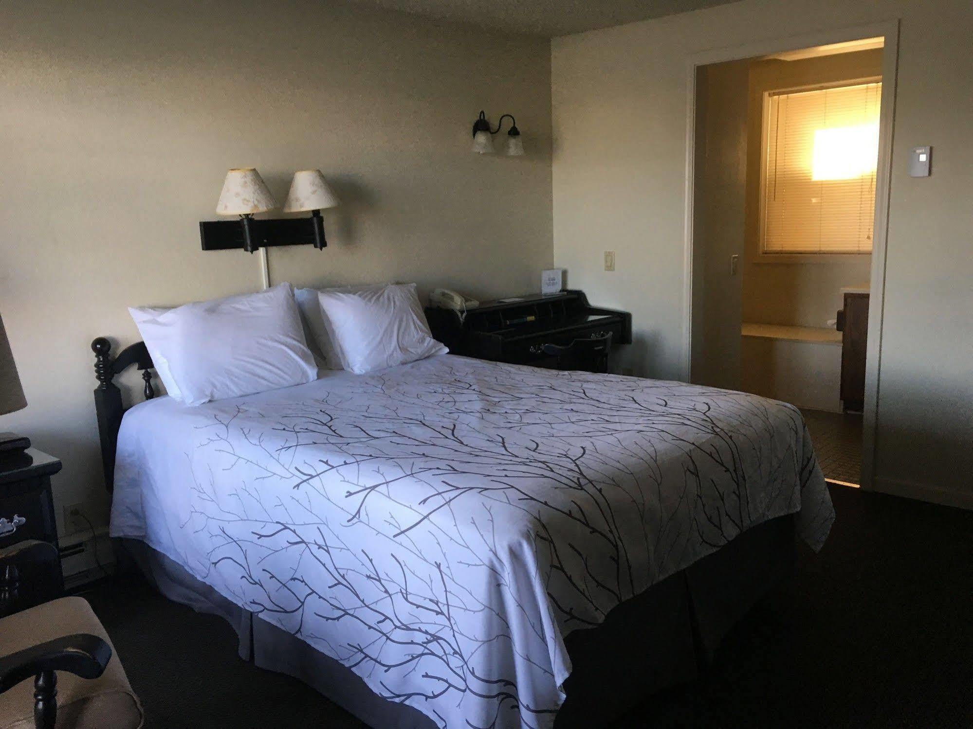 Continental Inn Cheboygan Zewnętrze zdjęcie